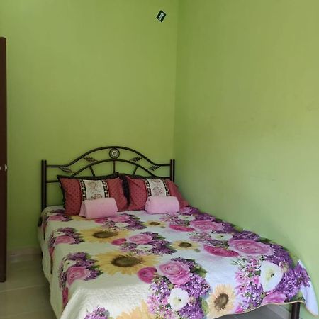 Yasmeen Homestay Kemaman Chukai Kültér fotó