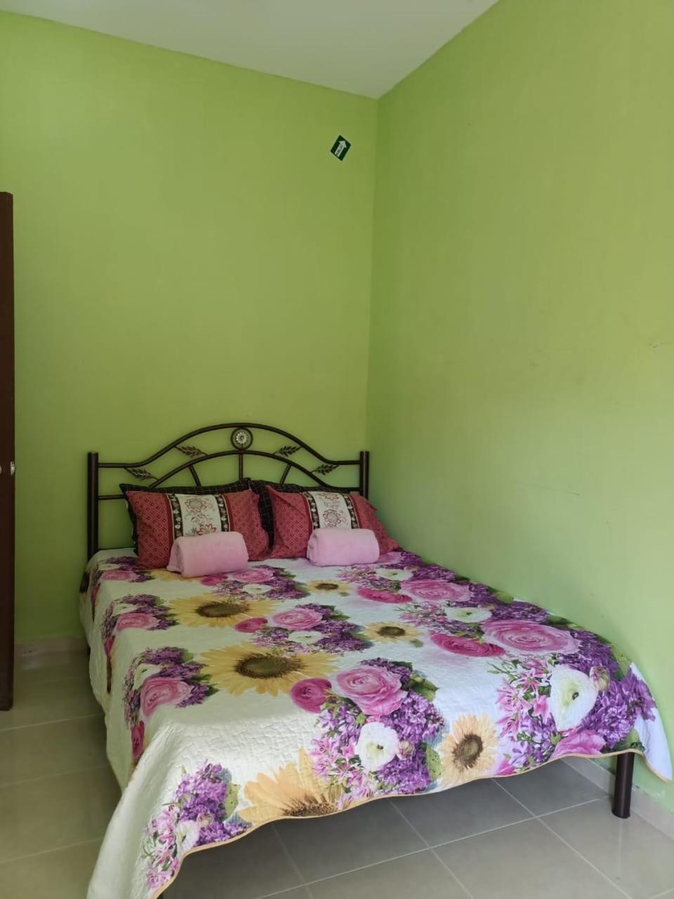Yasmeen Homestay Kemaman Chukai Kültér fotó