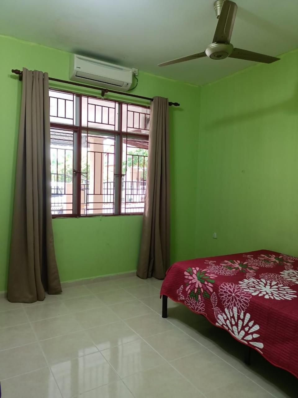 Yasmeen Homestay Kemaman Chukai Kültér fotó